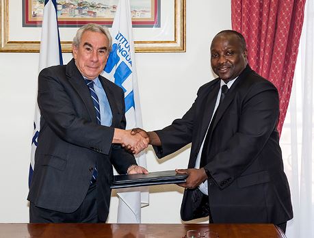 Assinatura de Protocolo para implementação da fase II do projeto “Terminologias Científicas e Técnicas Comuns da Língua Portuguesa” Assinatura de Protocolo para implementação da fase II do projeto “Terminologias Científicas e Técnicas Comuns da Língua Portuguesa”