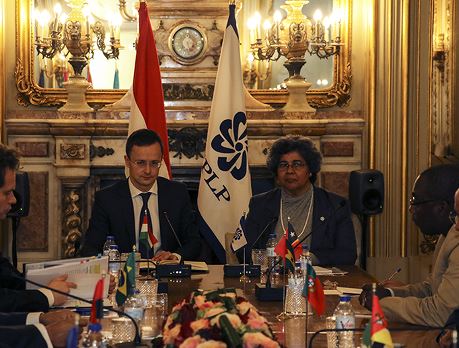 Ministro do Comércio Externo e dos Negócios Estrangeiros da Hungria visita sede da CPLP