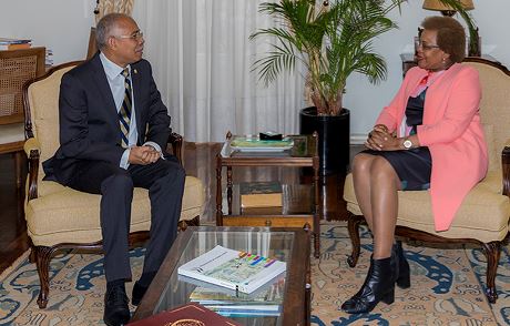 Secretária Executiva recebe cartas credenciais do Embaixador de Angola junto da CPLP