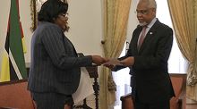 Embaixadora Moçambicana Fernanda Lichale apresenta cartas credenciais